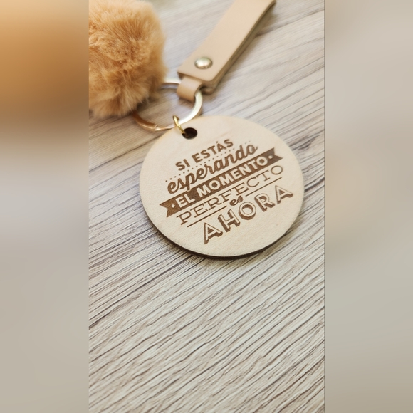 SPANISH MOTIVATION Laser Engraved Charm with Keychain Wristlet & Puff - Picture 8 of 10